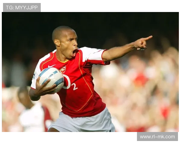 足球巨星西装革履合影展示完美风采与魅力 领袖气质尽显球场外风头