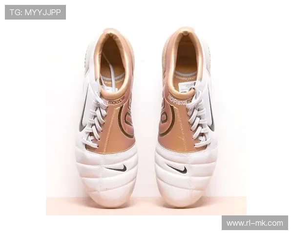 足球鞋陪伴最长的传奇球星揭秘 他如何与鞋子一同书写辉煌历史 足球鞋陪伴最长的传奇球星揭秘 他如何与鞋子一同书写辉煌历史